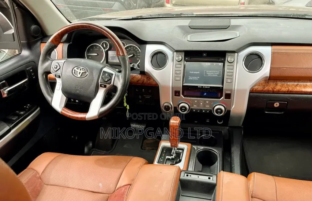 Toyota Tundra 2016
