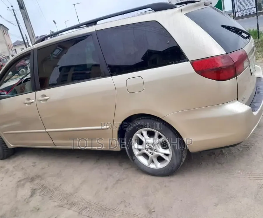 Toyota Sienna XLE Limited 2005 Gold