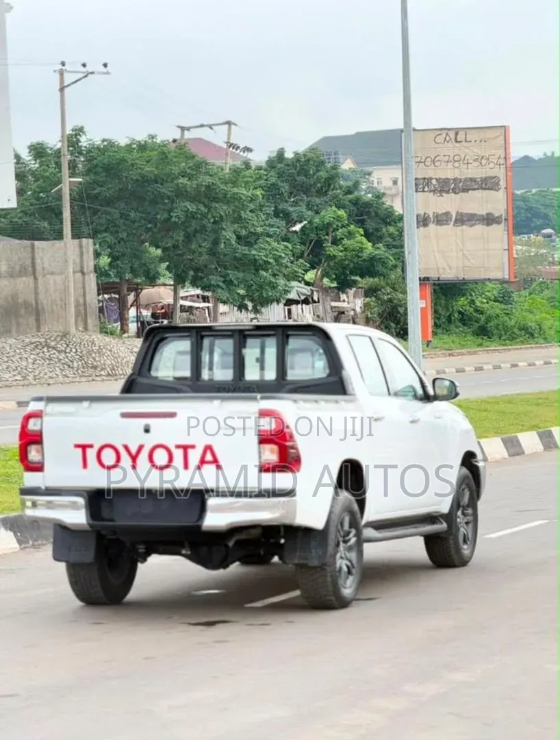 New Toyota Hilux 2025 White