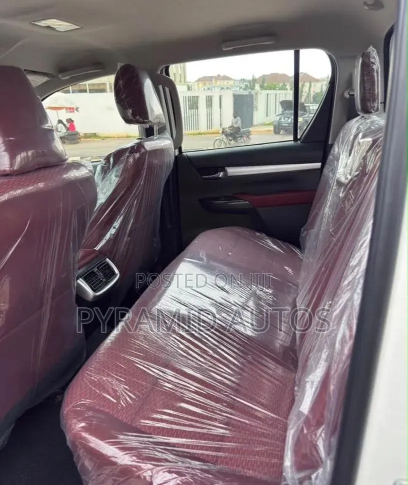 New Toyota Hilux 2025 White