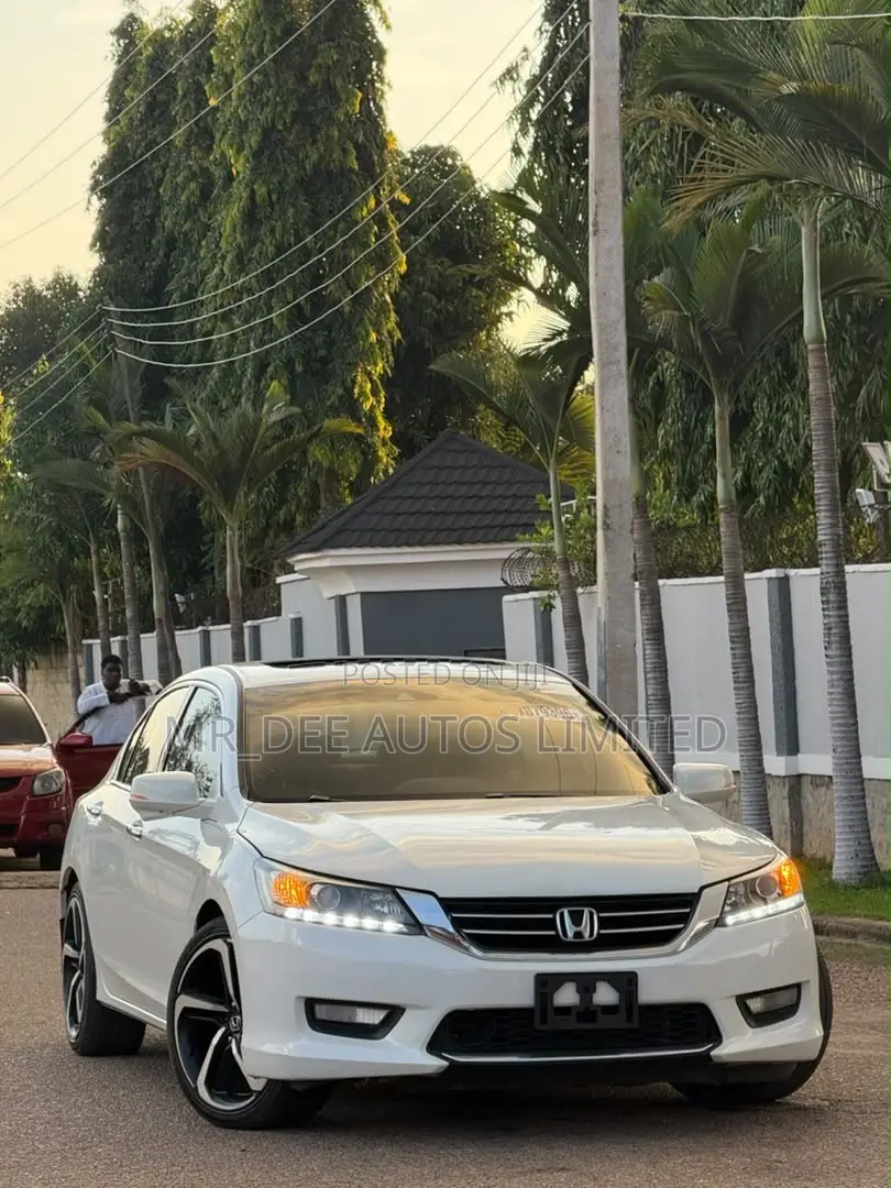 Honda Accord Touring V-6 4dr Sedan (3.5L 6cyl 6A) 2014 White