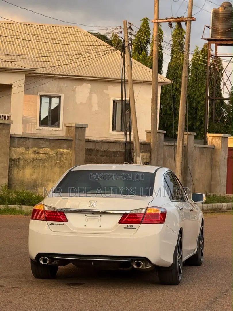 Honda Accord Touring V-6 4dr Sedan (3.5L 6cyl 6A) 2014 White