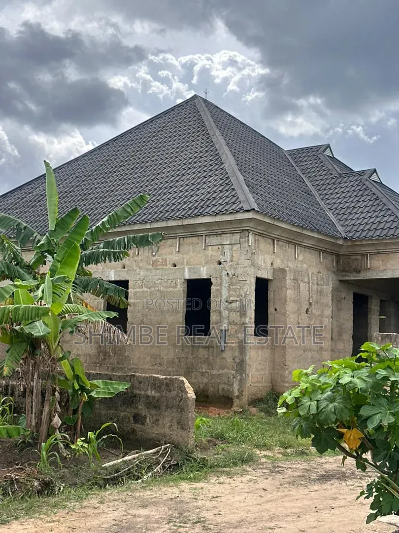 4bdrm Bungalow in Uyo for sale