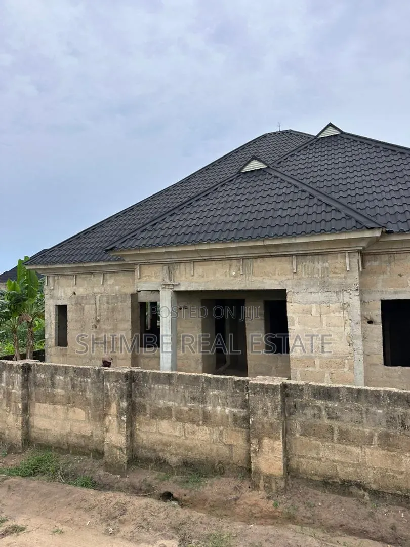 4bdrm Bungalow in Uyo for sale