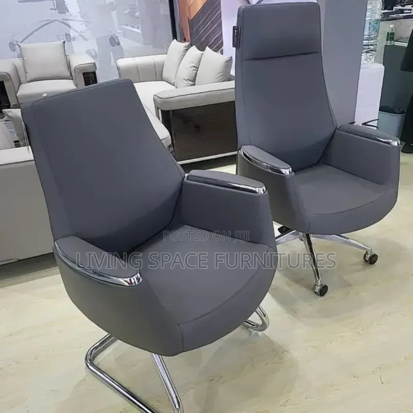 Executive CEO Office Swivel Chair With 2-Visitors Chair