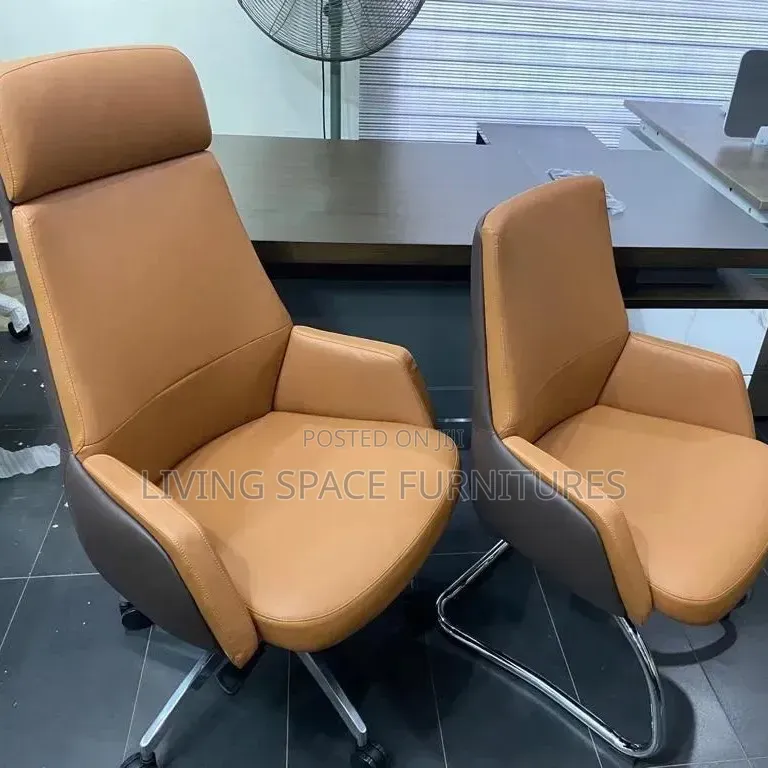 Executive CEO Office Swivel Chair With 2-Visitors Chair