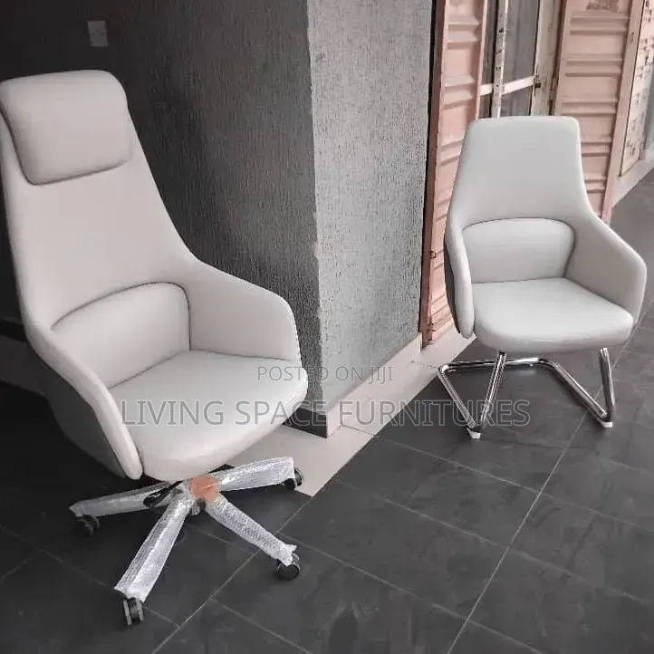 Executive CEO Office Swivel Chair With 2-Visitors Chair