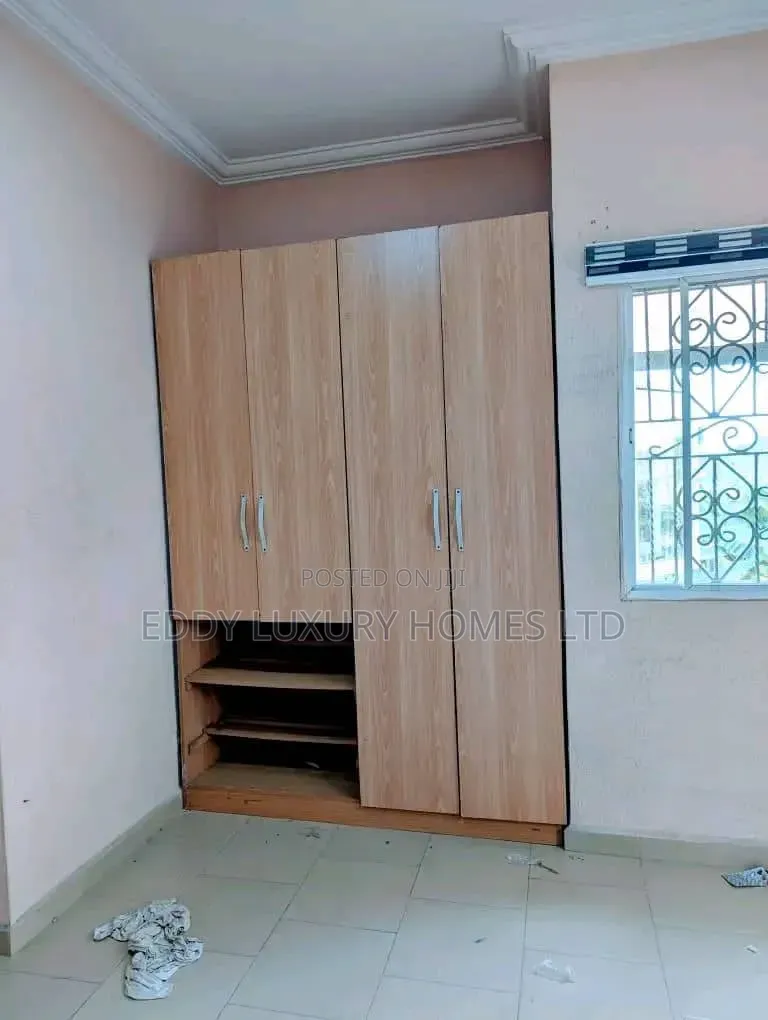 6bdrm Bungalow in Shelter Afrique, Uyo for sale