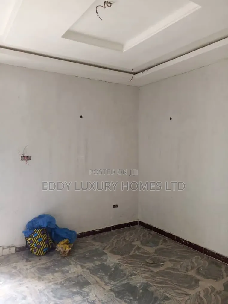 6bdrm Bungalow in Shelter Afrique, Uyo for sale