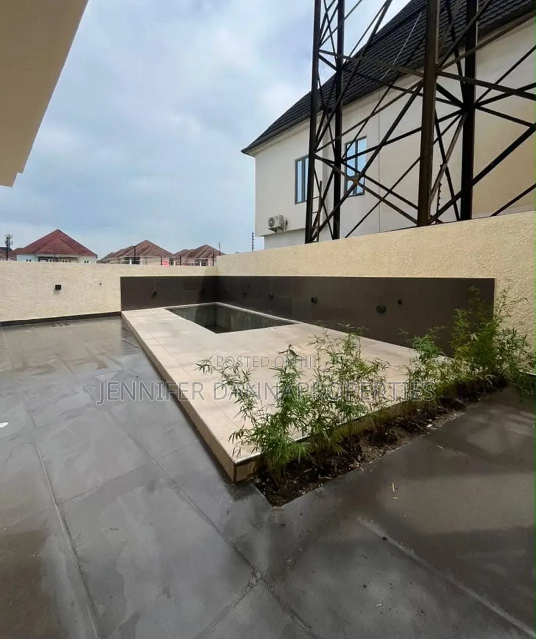 5bdrm Duplex in Lekki Phase 2 for sale