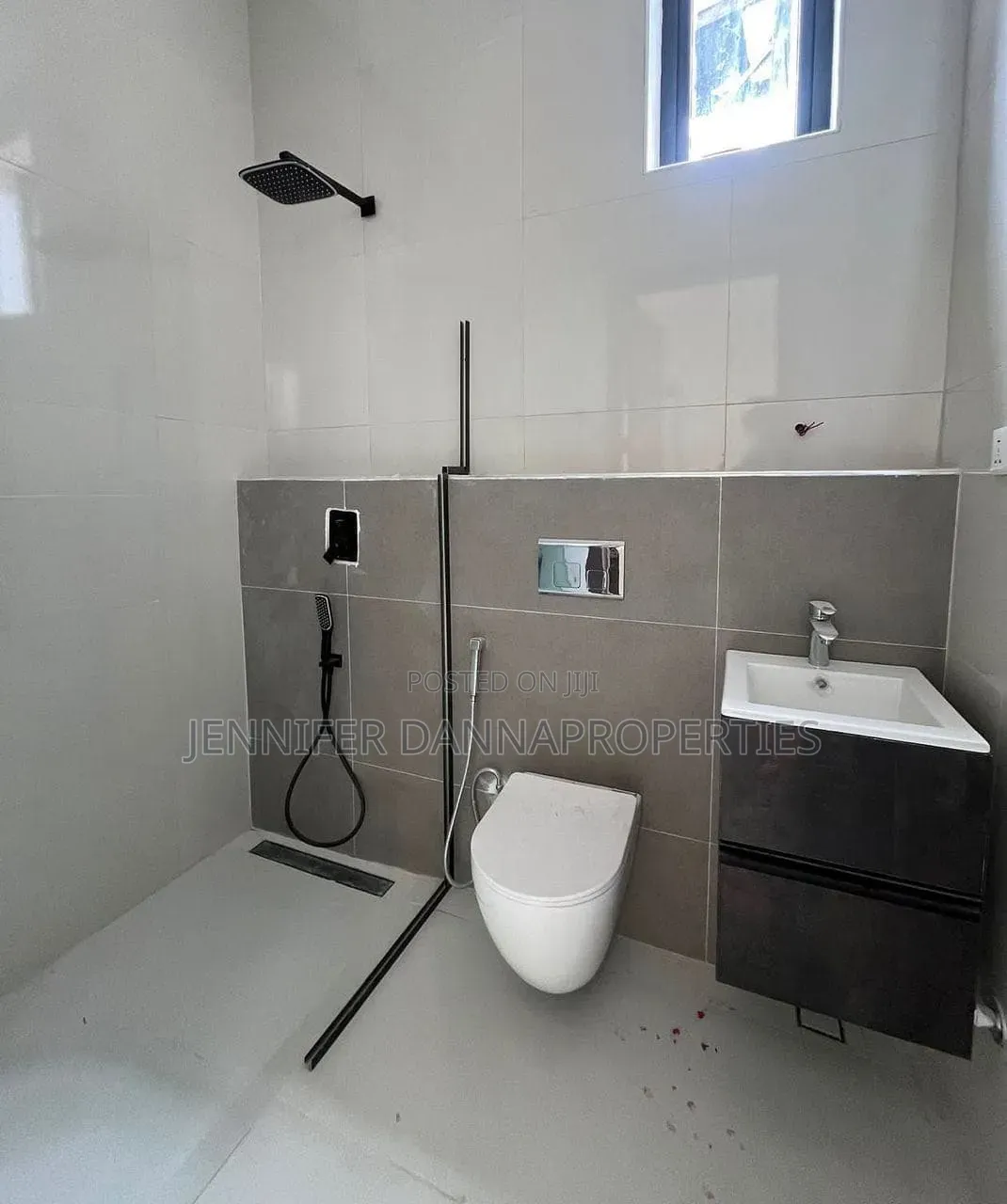 5bdrm Duplex in Lekki Phase 2 for sale