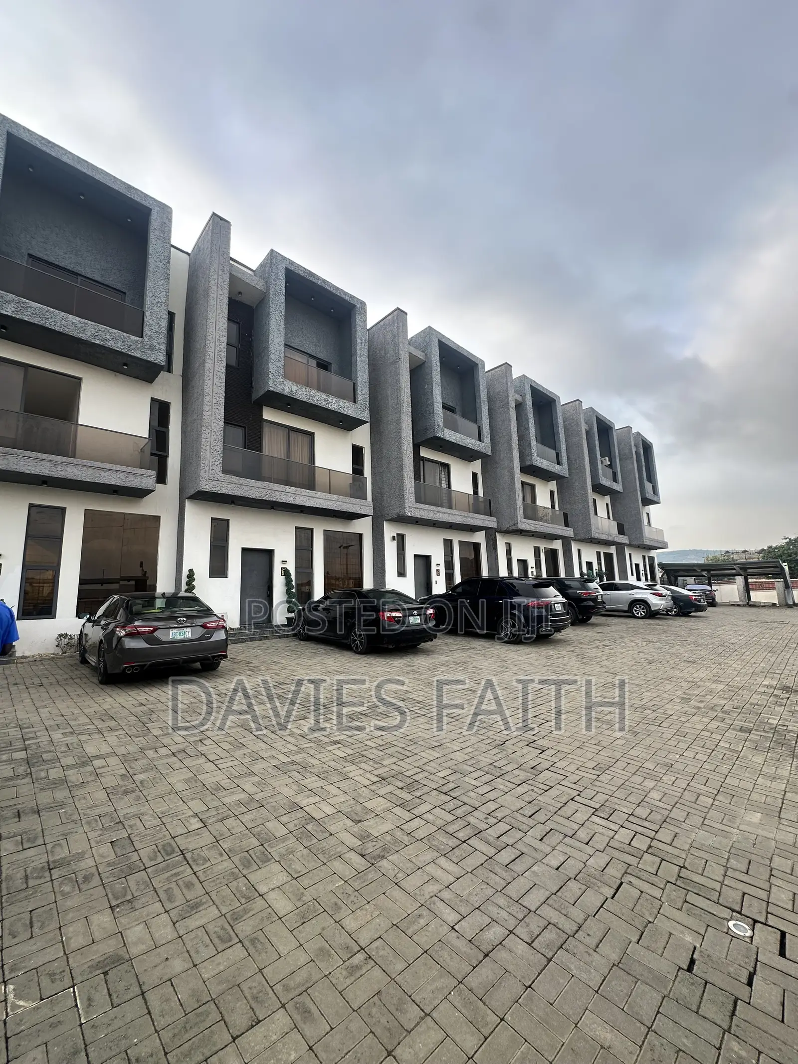 4bdrm Townhouse/Terrace in Jahi for sale