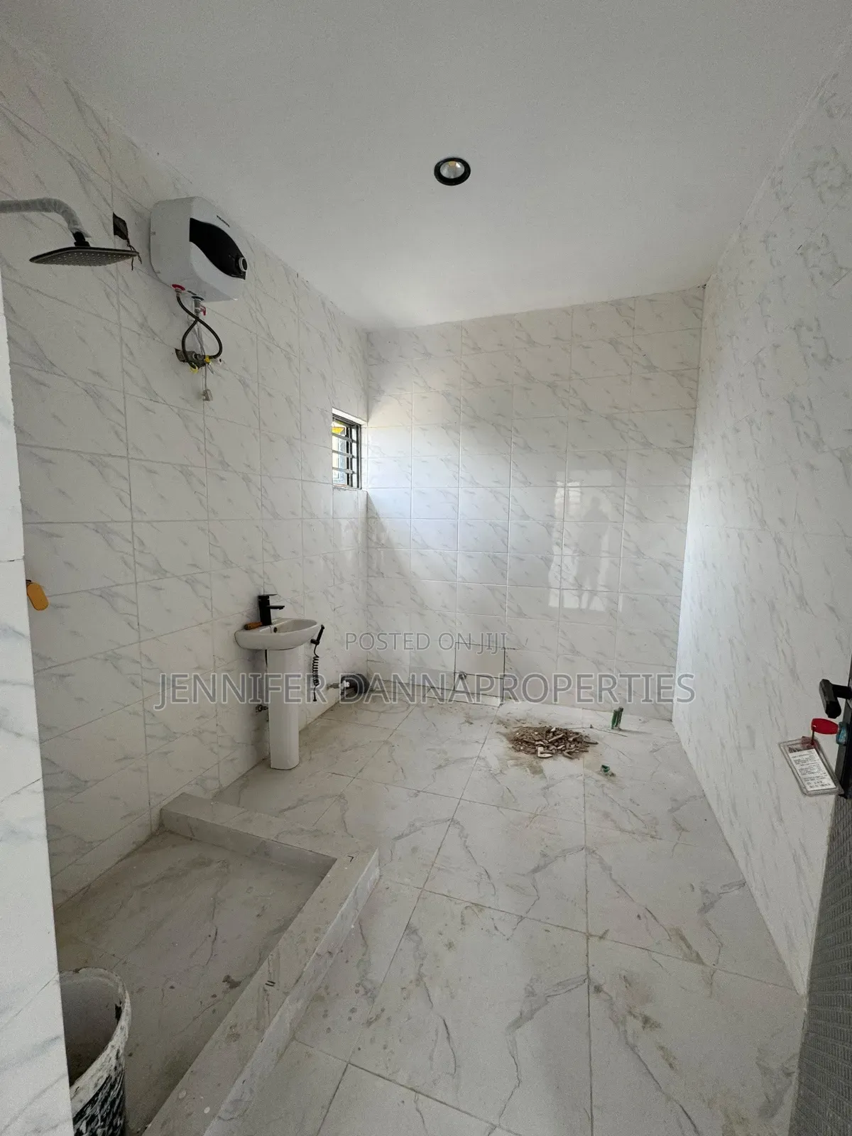 4bdrm Duplex in Ikota for sale