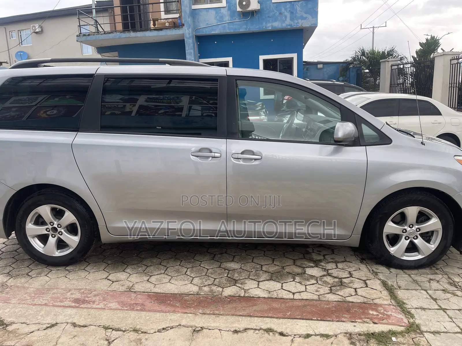 Toyota Sienna LE 7 Passenger 2012