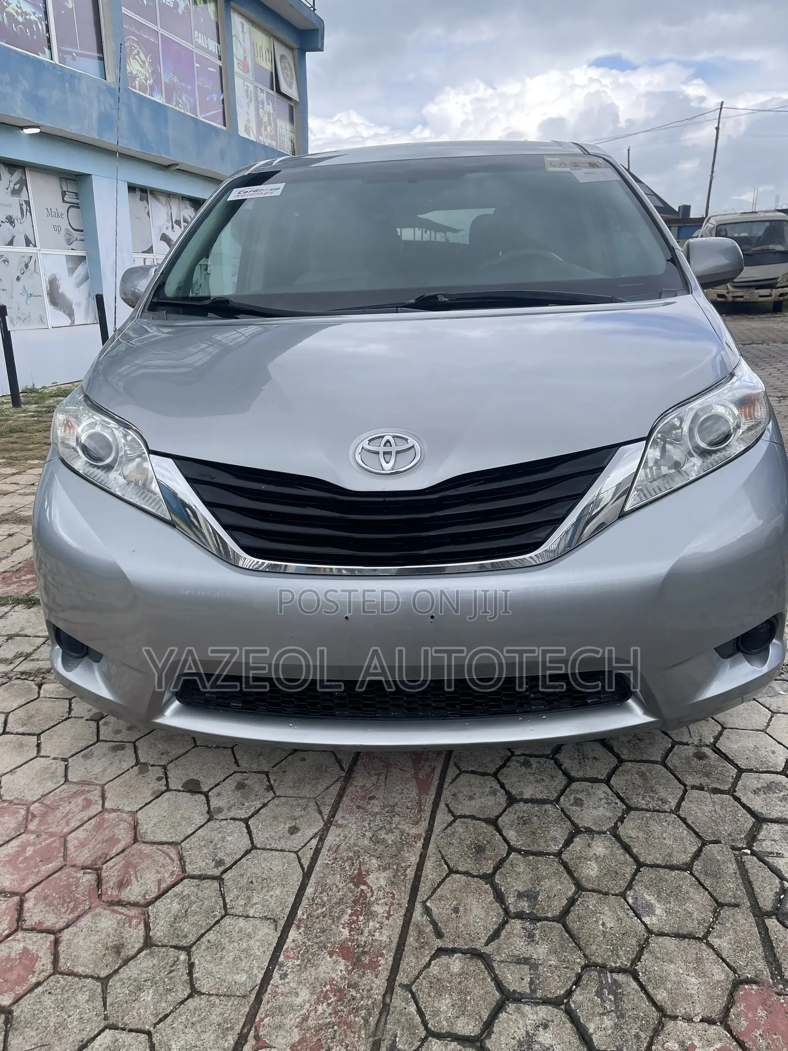 Toyota Sienna LE 7 Passenger 2012