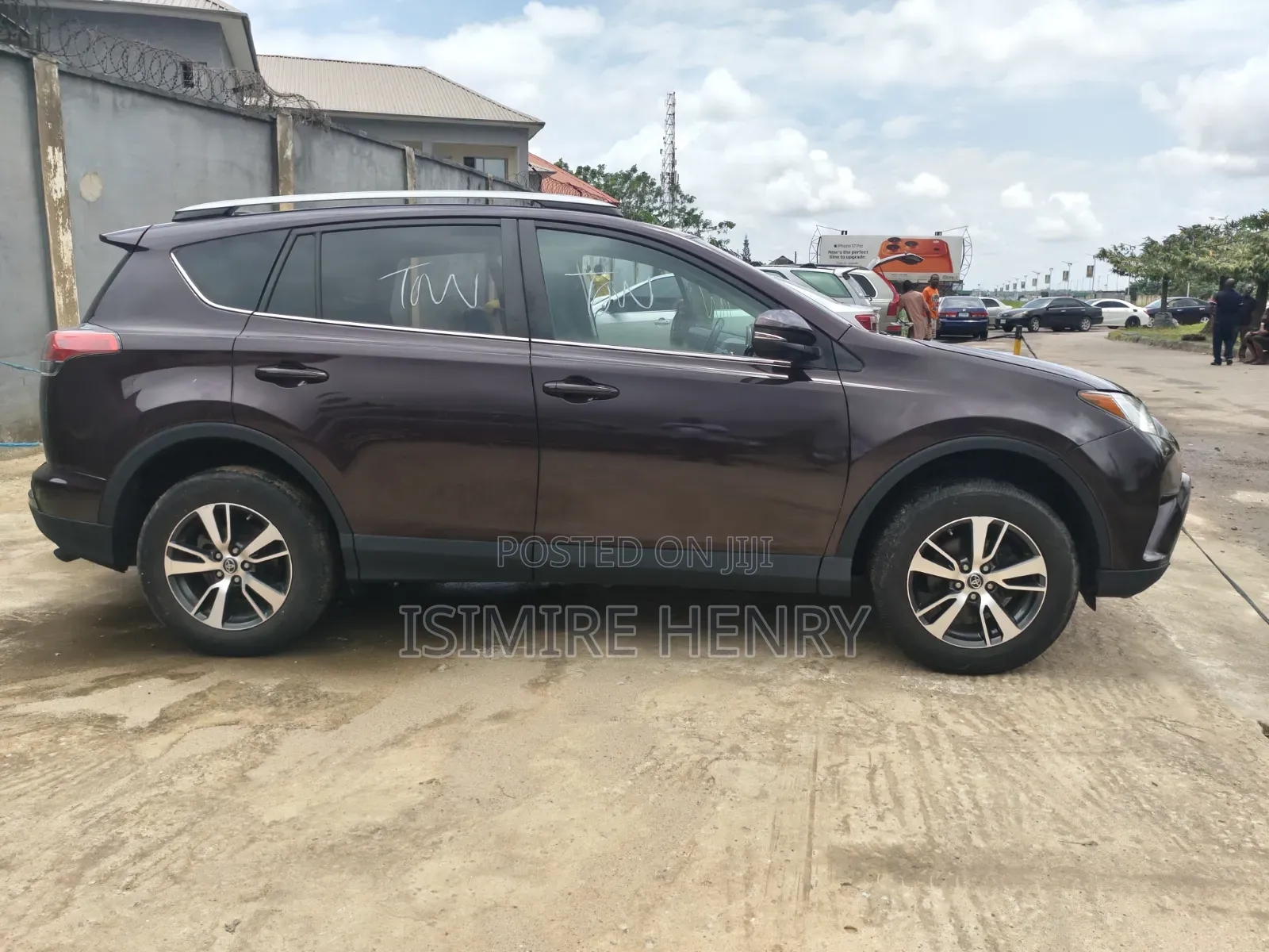 Toyota RAV4 XLE 4dr SUV AWD (2.5L 4cyl 6A) 2018 Maroon