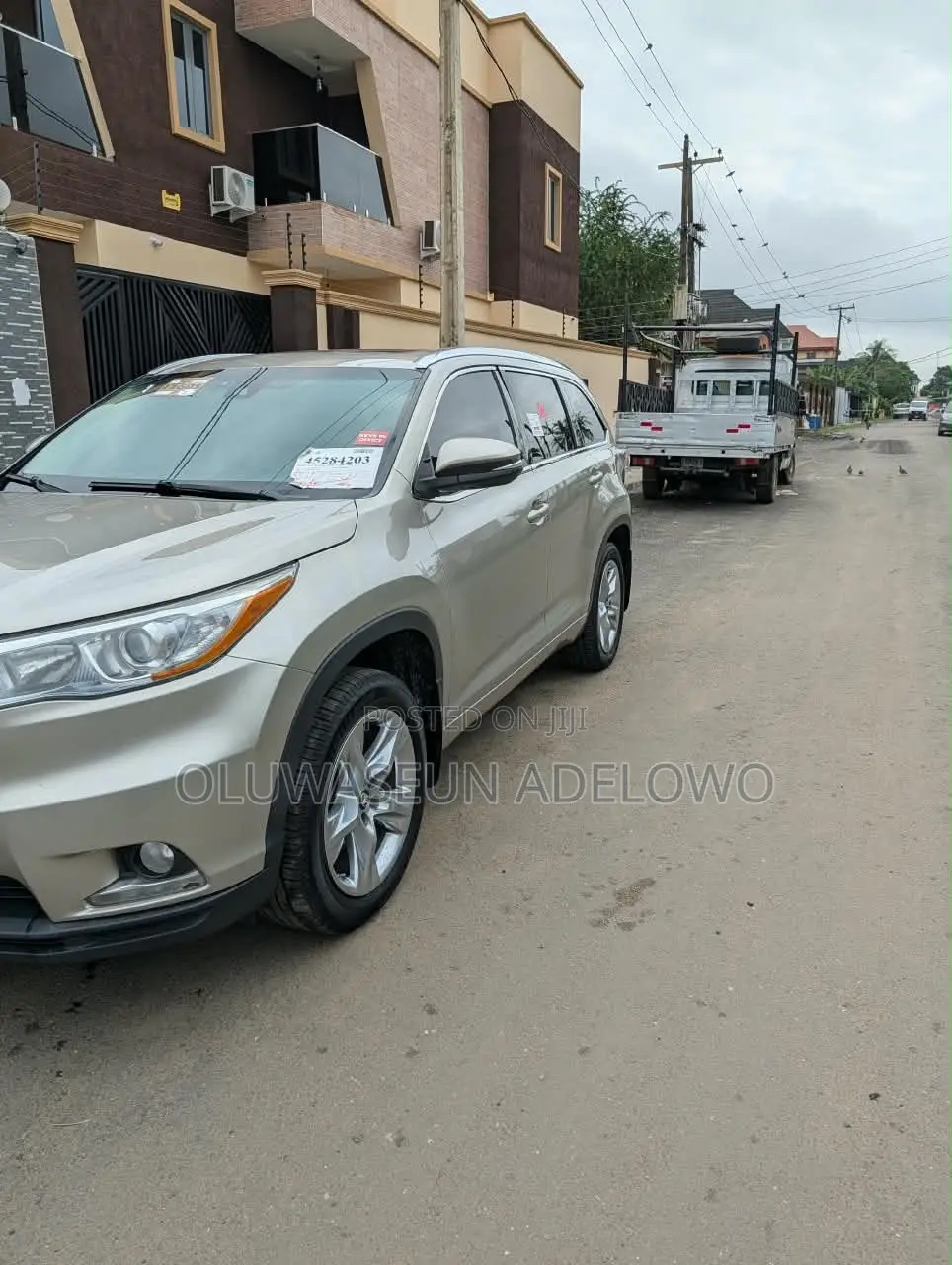 Toyota Highlander Limited Platinum V6 4x2 (3.5L 6cyl 6A) 2016 Gold