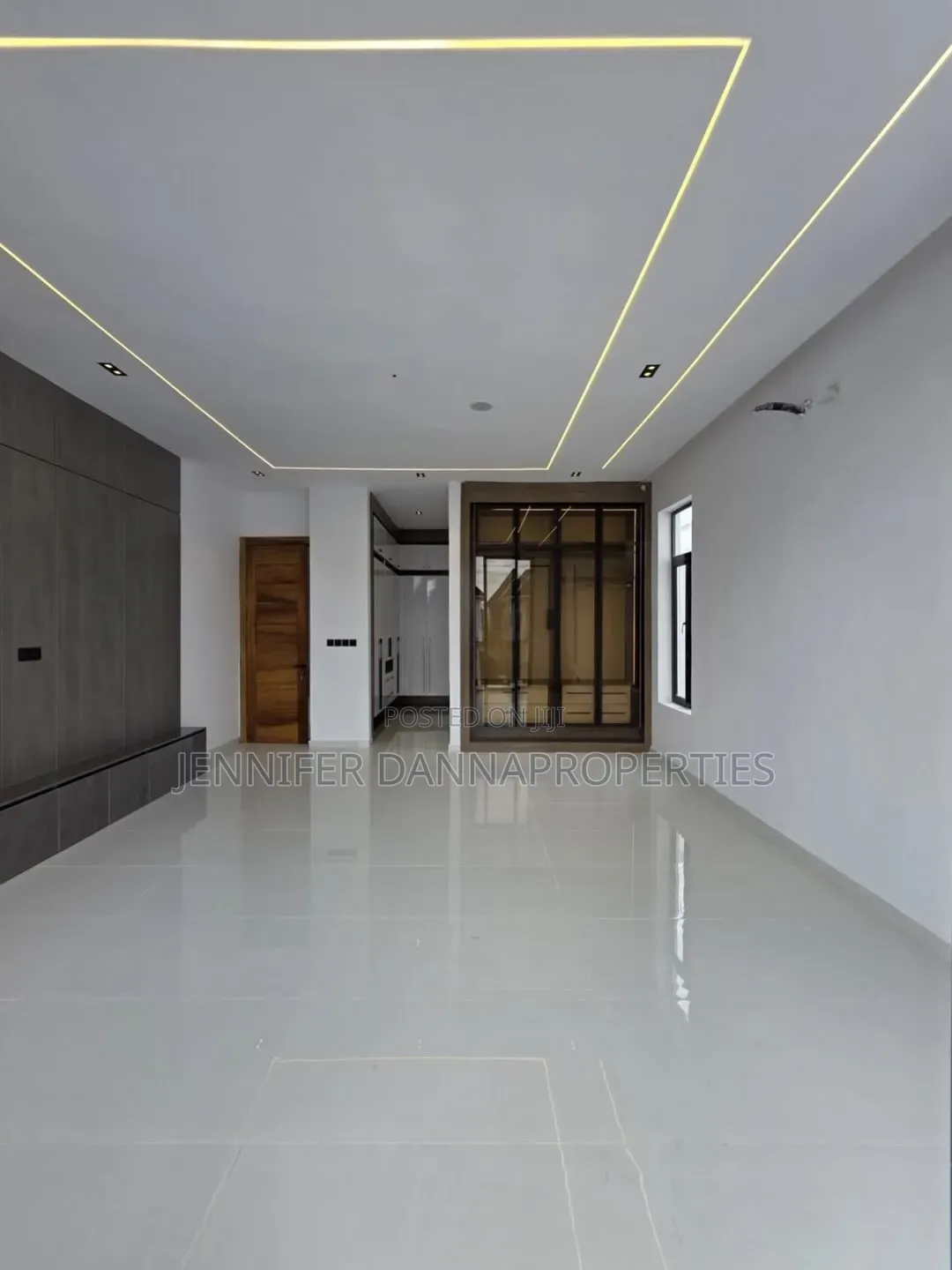 5bdrm Duplex in Ikota for sale