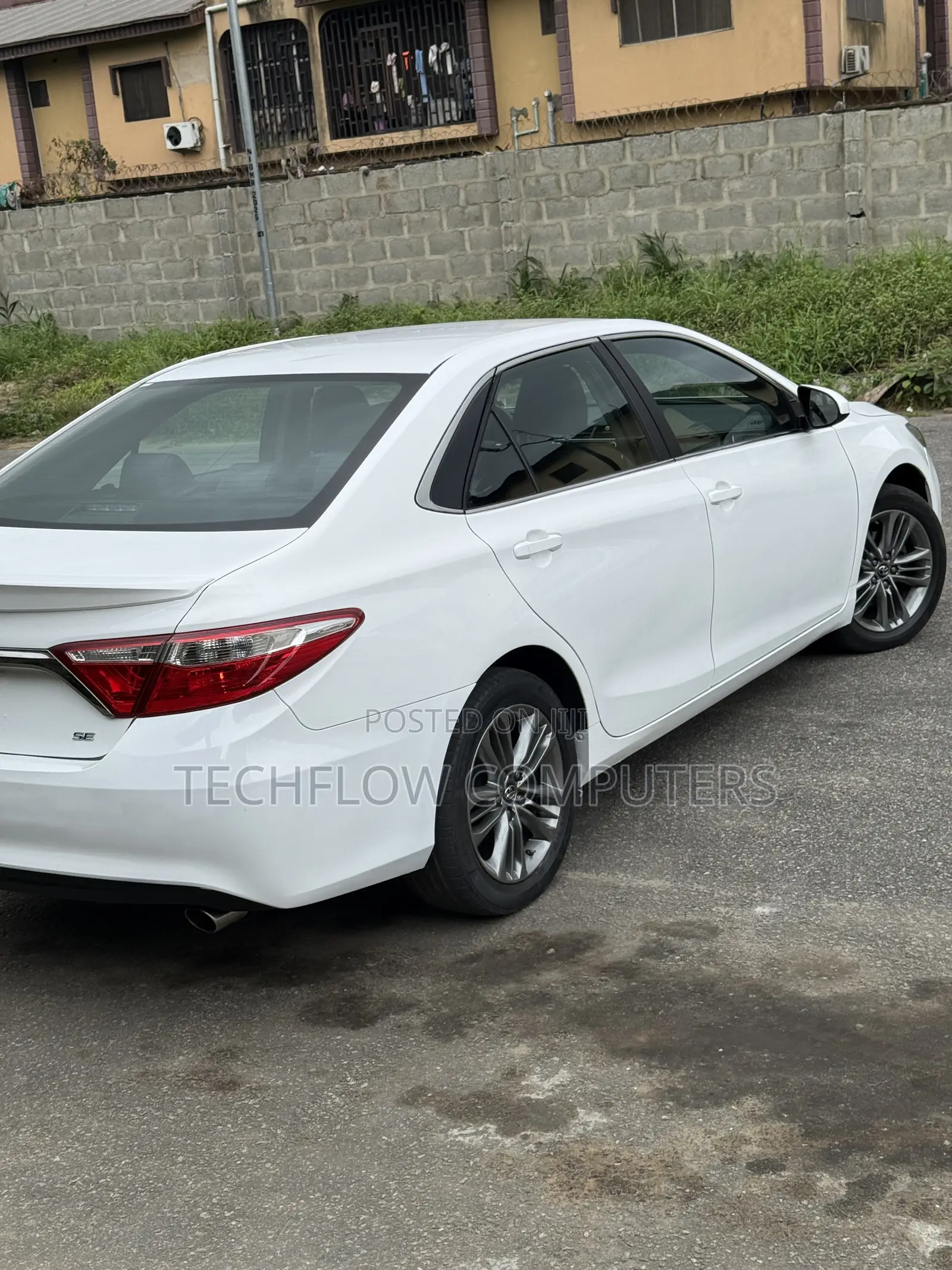 Toyota Camry SE 4dr Sedan (2.5L 4cyl 6A) 2016 White