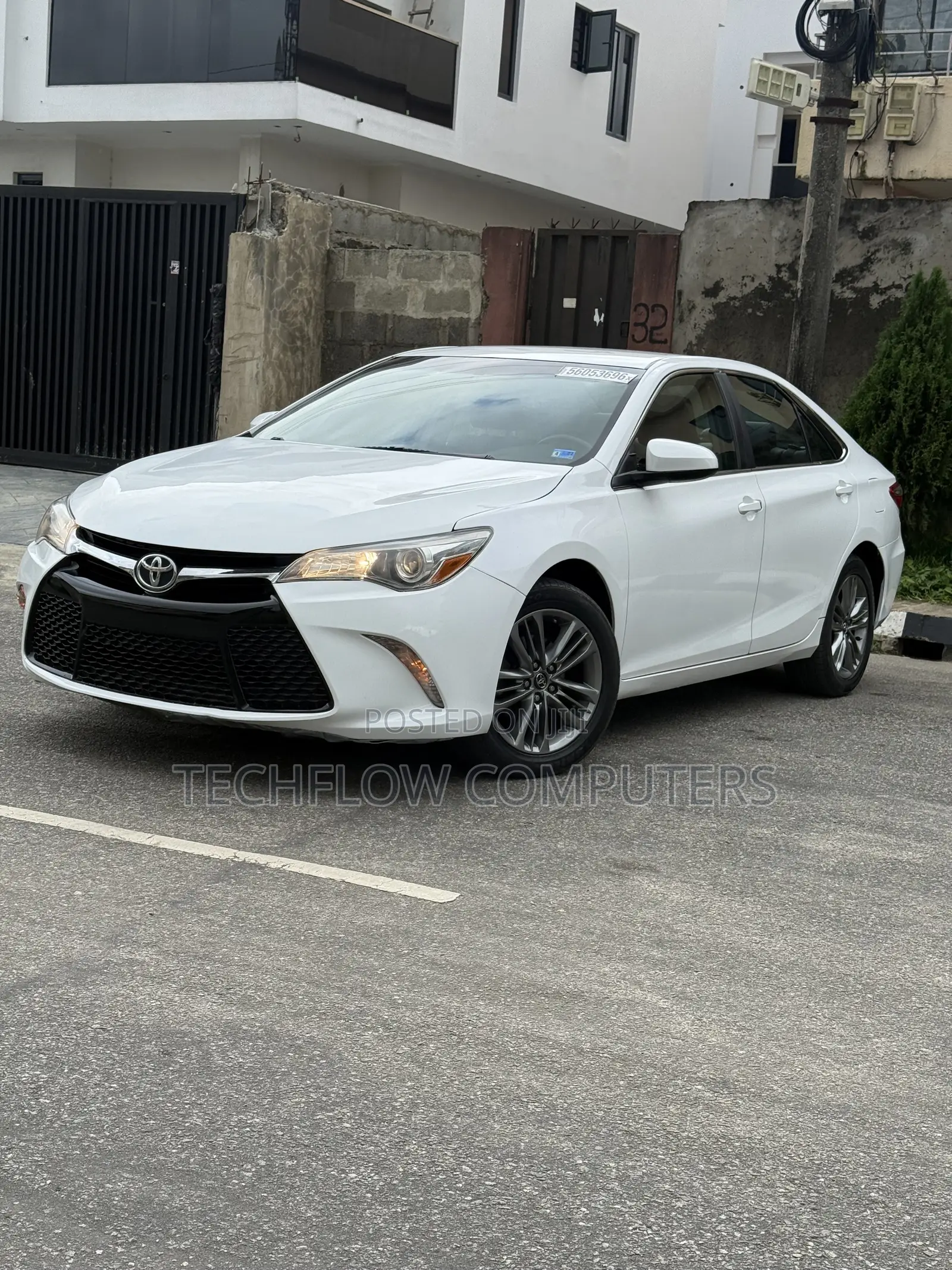Toyota Camry SE 4dr Sedan (2.5L 4cyl 6A) 2016 White