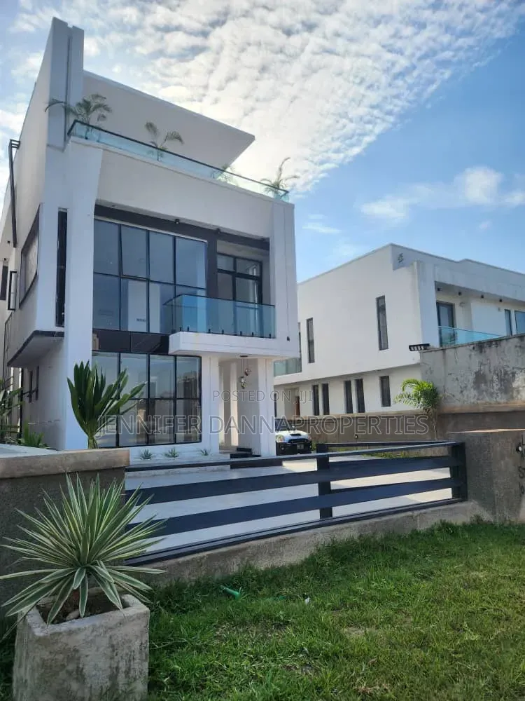 5bdrm Duplex in Off Lekki-Epe Expressway for sale