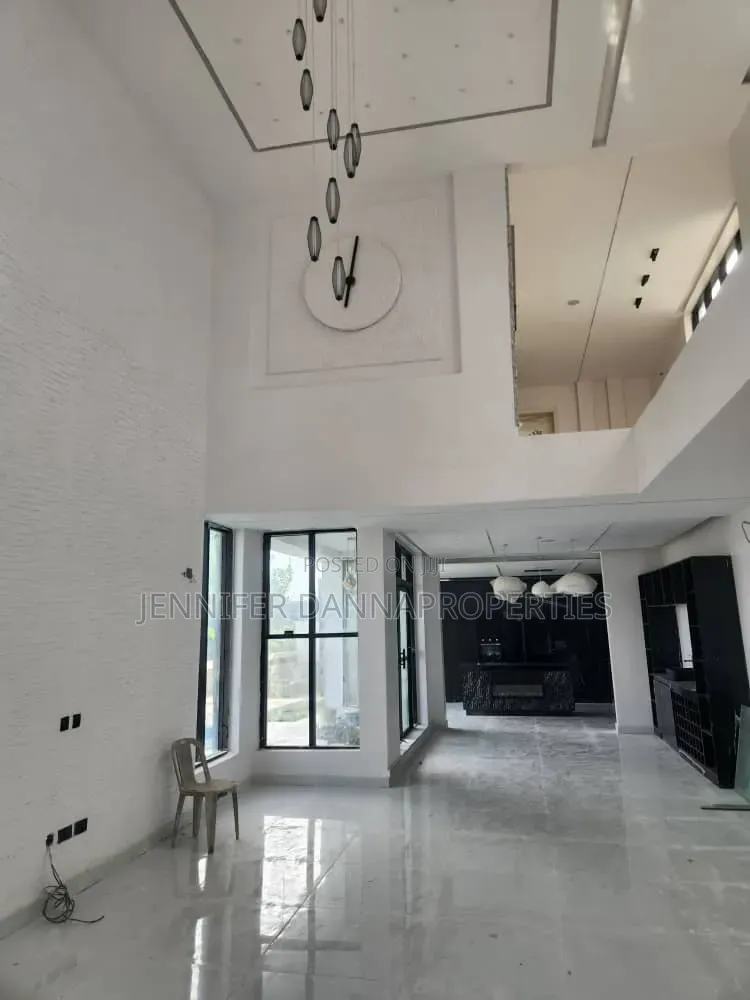5bdrm Duplex in Off Lekki-Epe Expressway for sale