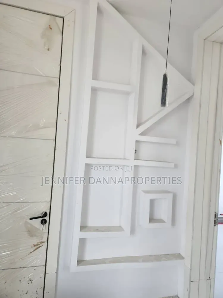 5bdrm Duplex in Off Lekki-Epe Expressway for sale
