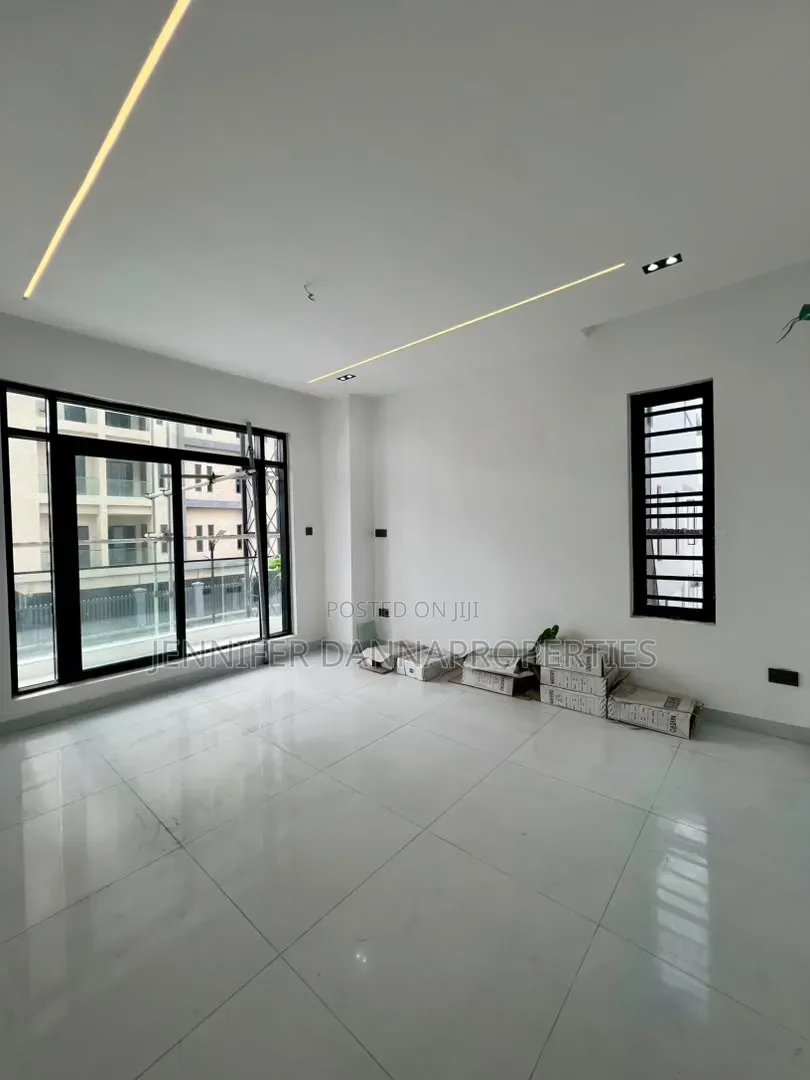 4bdrm Townhouse/Terrace in Ikota for sale