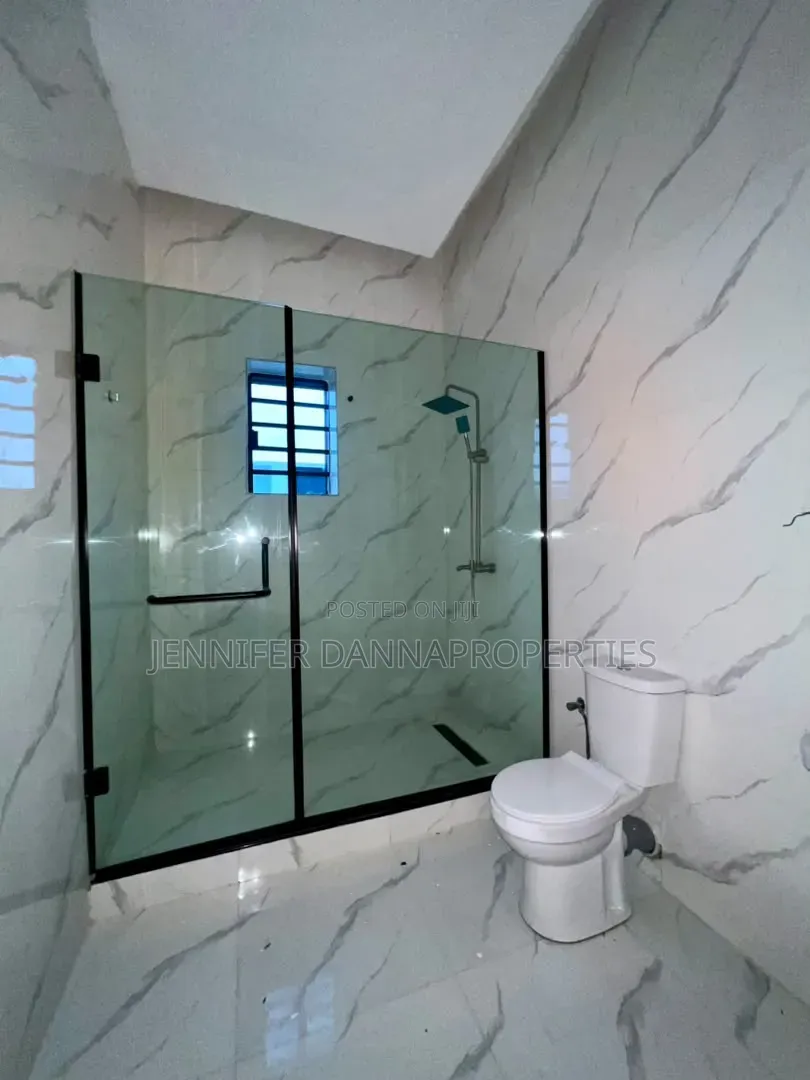 4bdrm Townhouse/Terrace in Ikota for sale