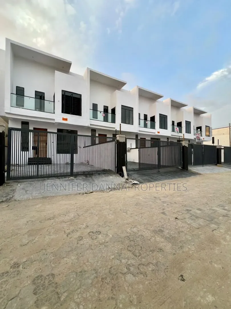 4bdrm Townhouse/Terrace in Ikota for sale
