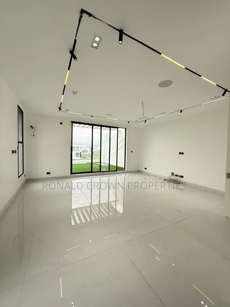 5bdrm Duplex in Ikate for sale