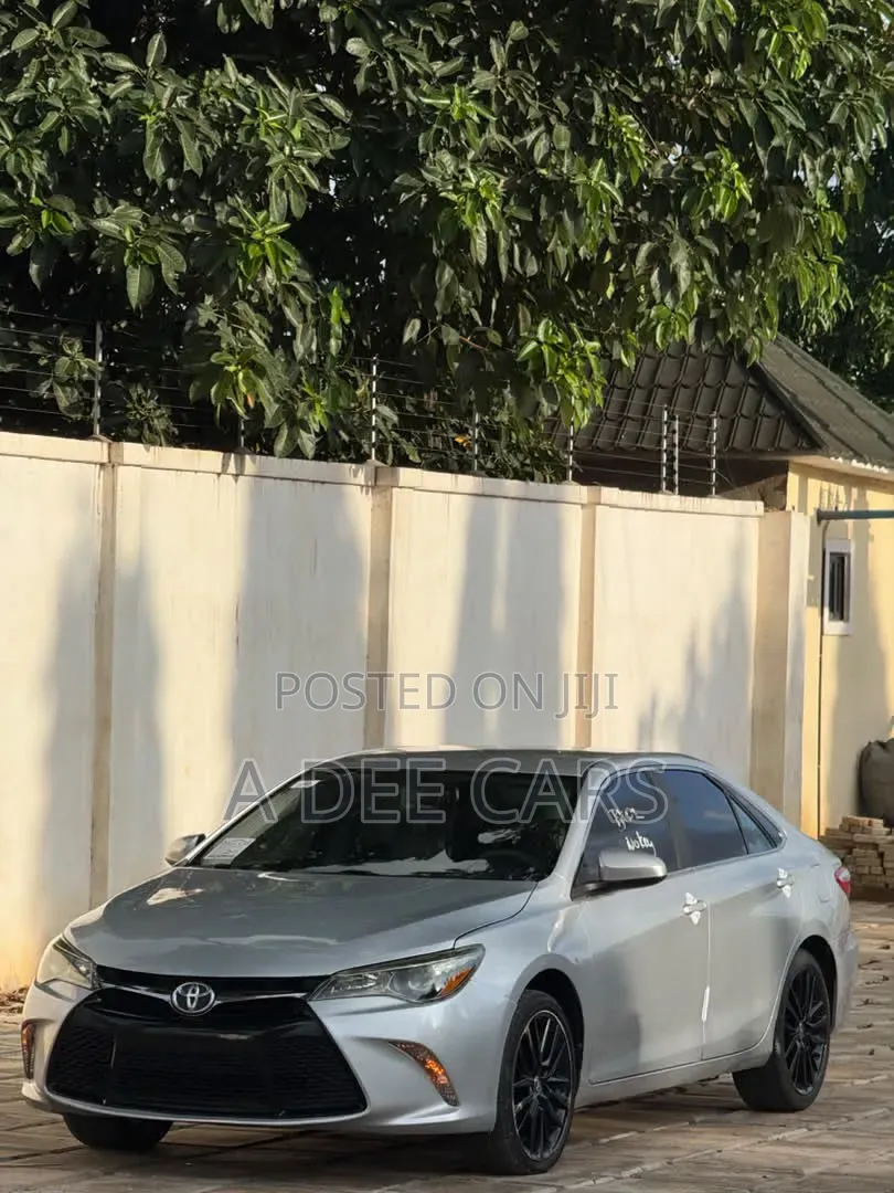 Toyota Camry SE 4dr Sedan (2.5L 4cyl 6A) 2017 Silver