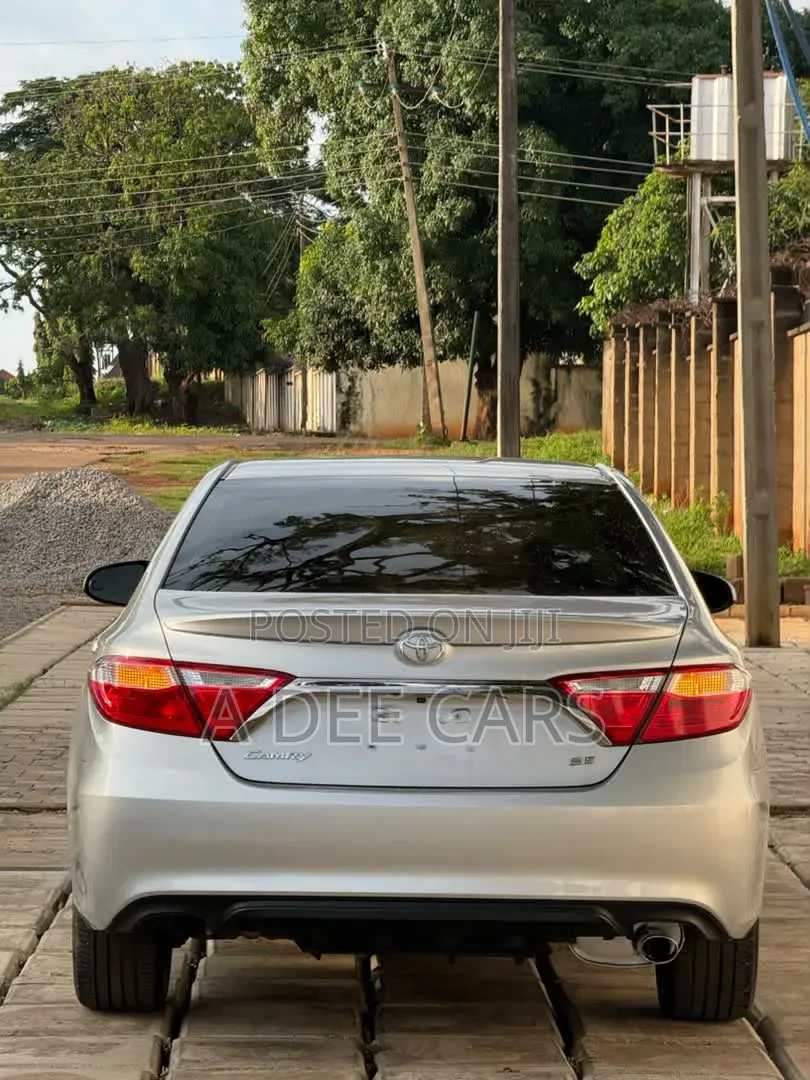 Toyota Camry SE 4dr Sedan (2.5L 4cyl 6A) 2017 Silver