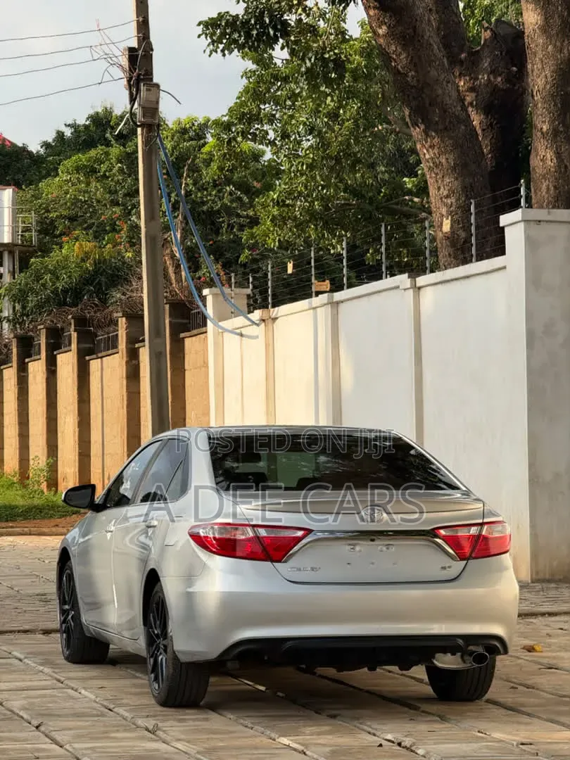 Toyota Camry SE 4dr Sedan (2.5L 4cyl 6A) 2017 Silver