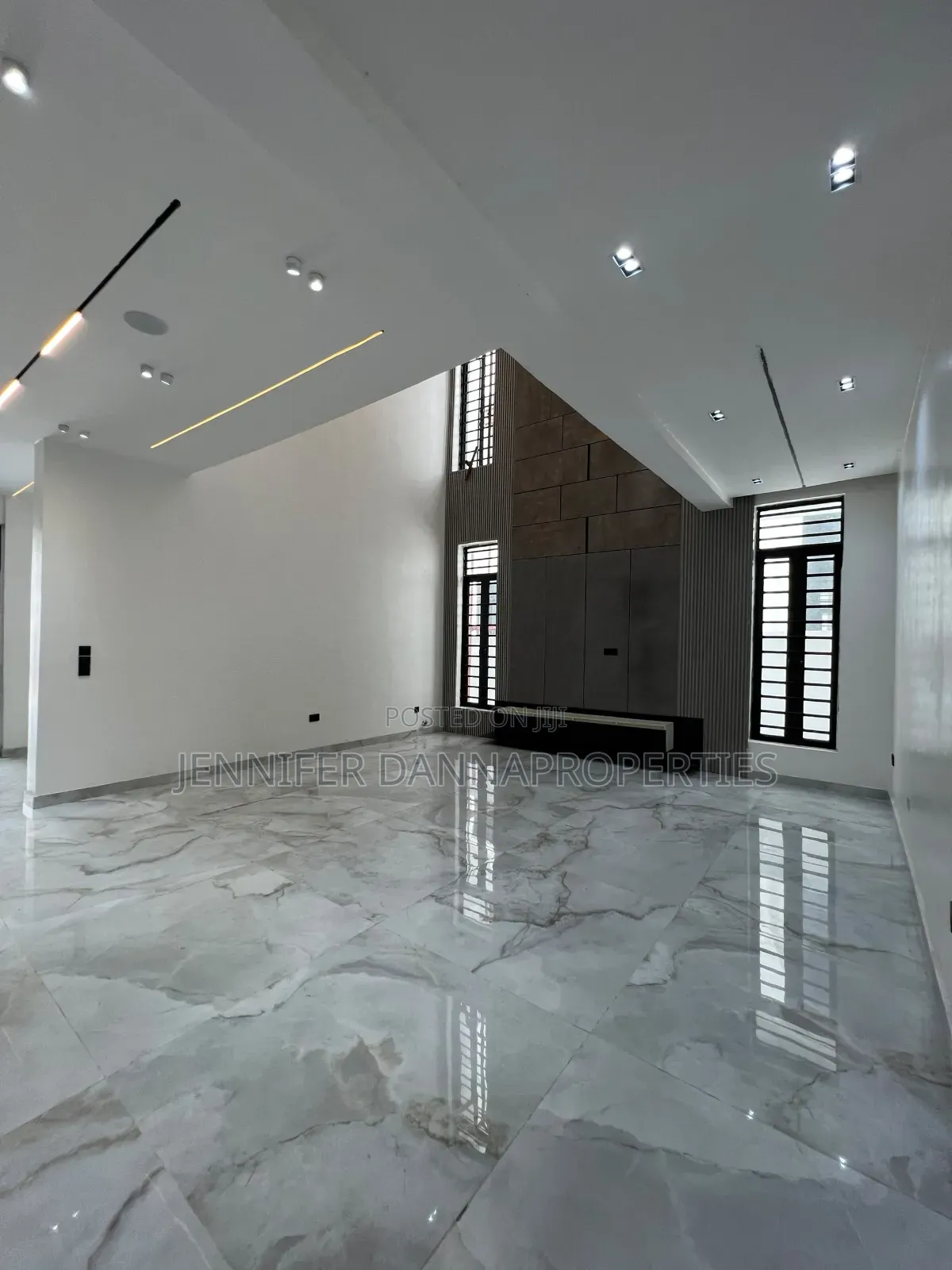 5bdrm Duplex in Lekki Phase 1 for sale