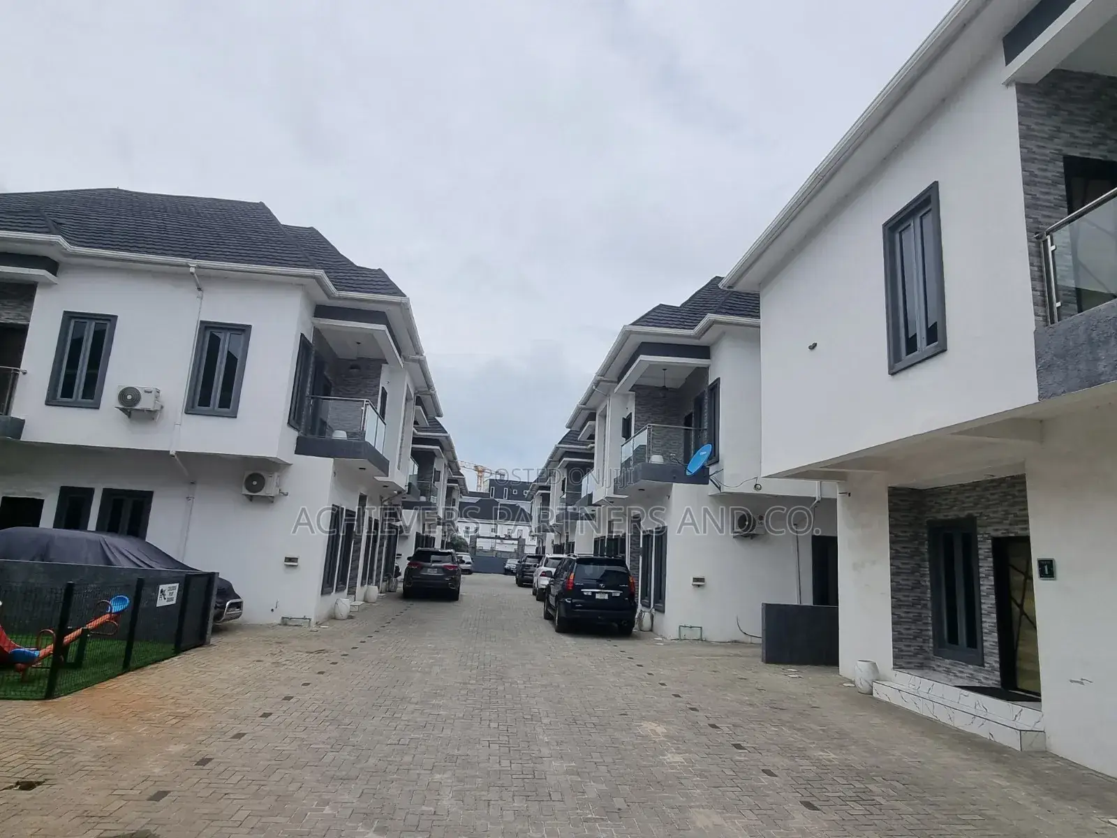 5bdrm Duplex in Eros Court Ii, Agungi for sale