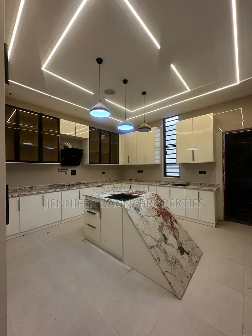 5bdrm Duplex in Ikota for sale