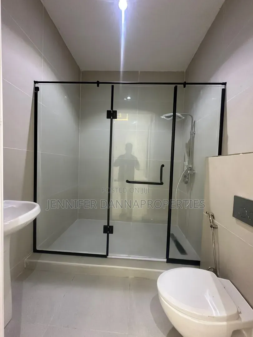 5bdrm Duplex in Ikota for sale