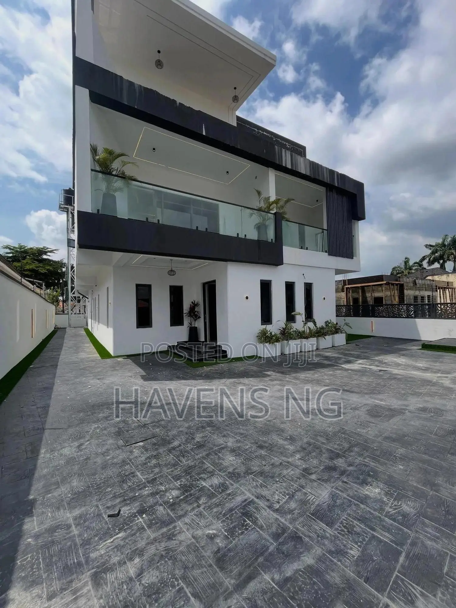 5bdrm Duplex in Life Camp for sale