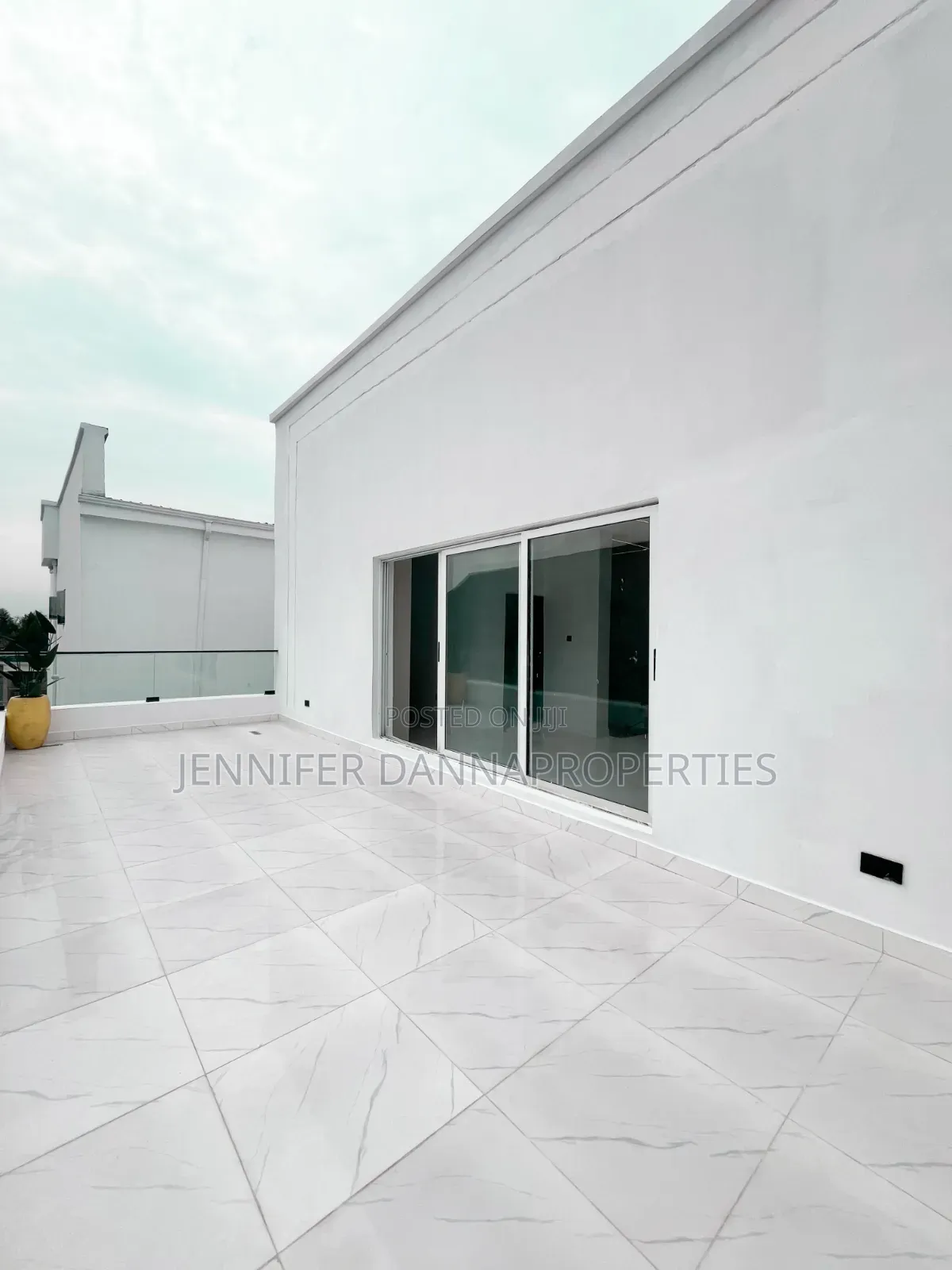 5bdrm Duplex in Ogombo for sale