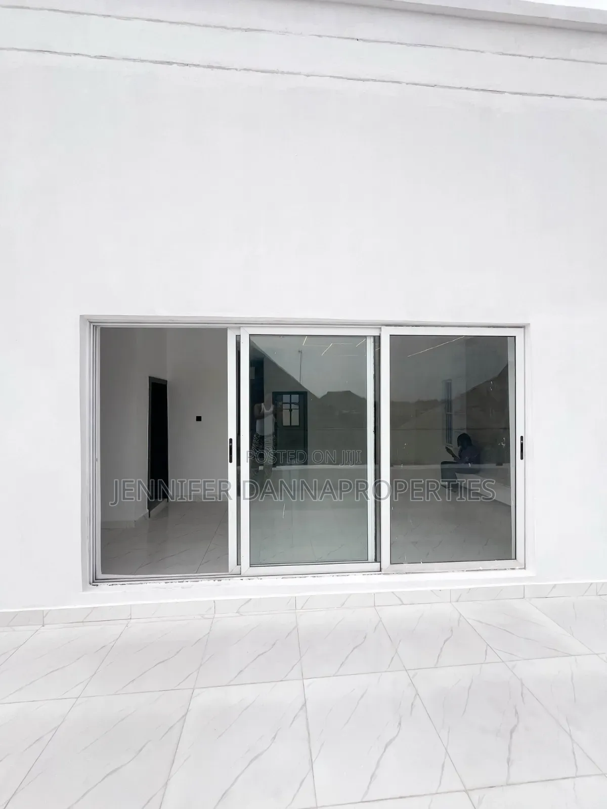5bdrm Duplex in Ogombo for sale