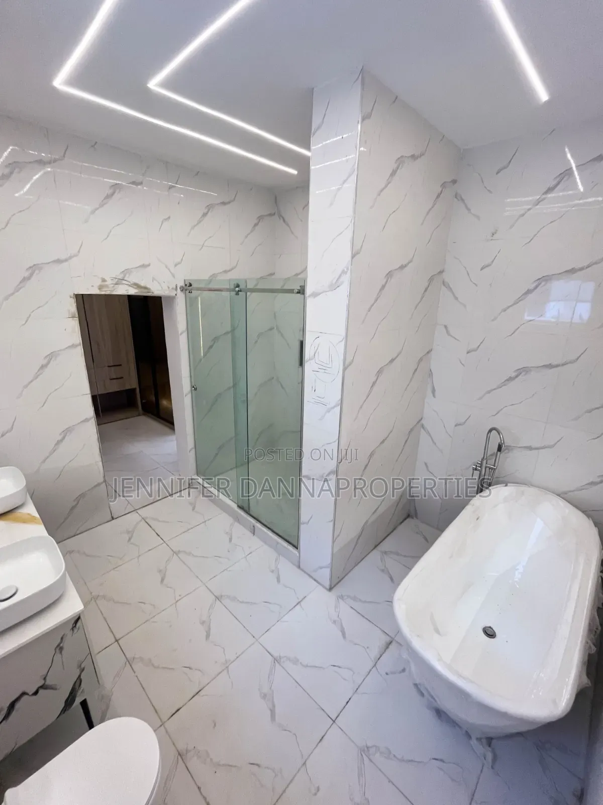 5bdrm Duplex in Ogombo for sale