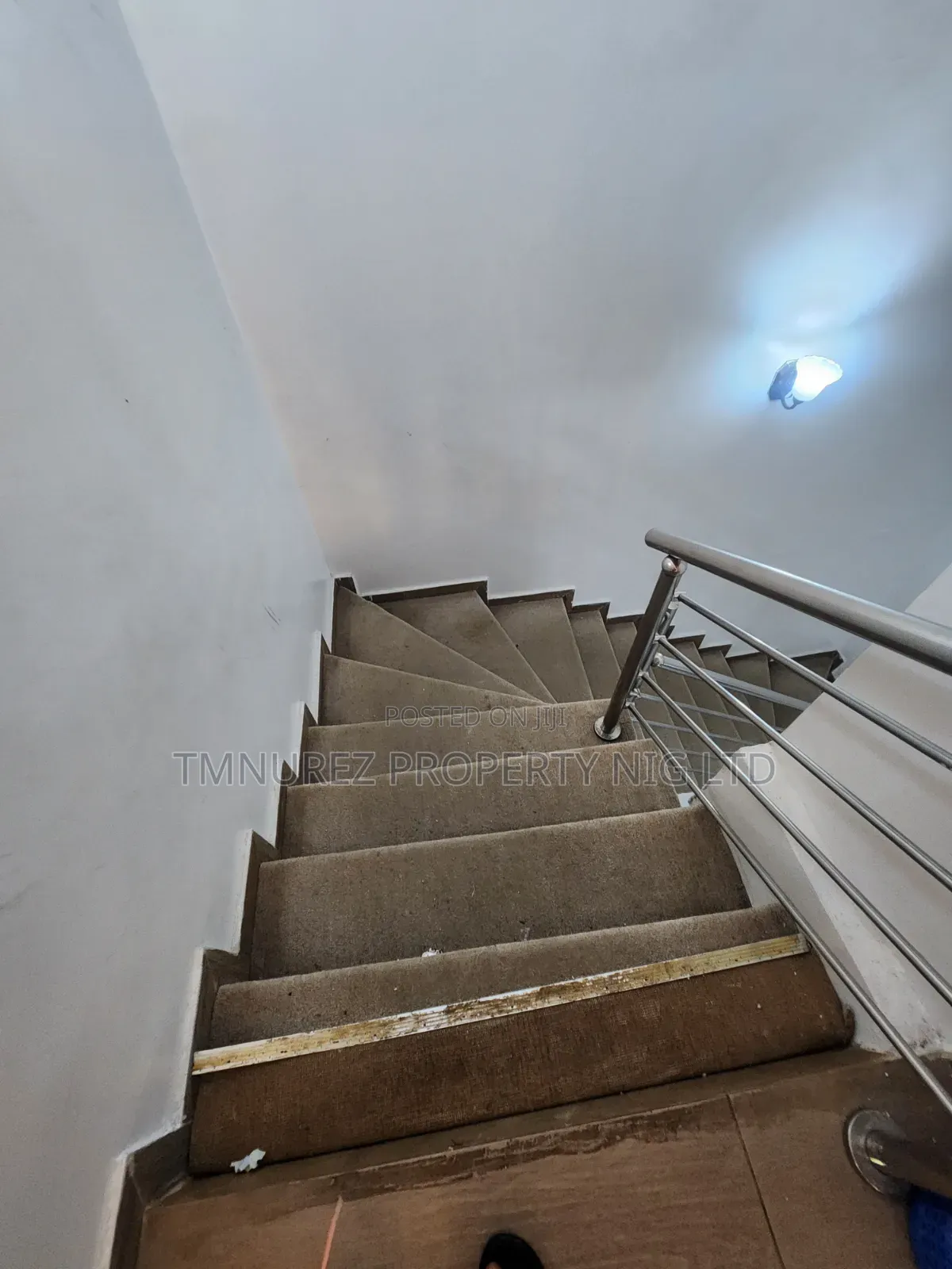 4bdrm Duplex in Chevron for rent