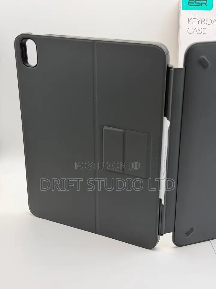 ESR Keyboard Case for iPad Air 11” M4/M3/M2, 5th/4th Gen