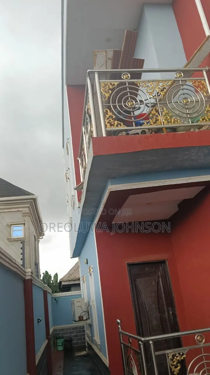 4bdrm Block of Flats in Obafemi-Owode for sale