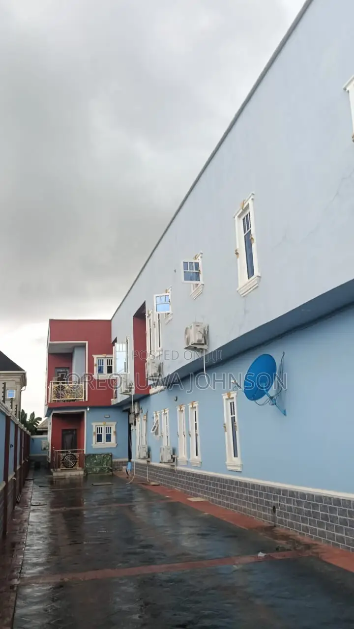 4bdrm Block of Flats in Obafemi-Owode for sale