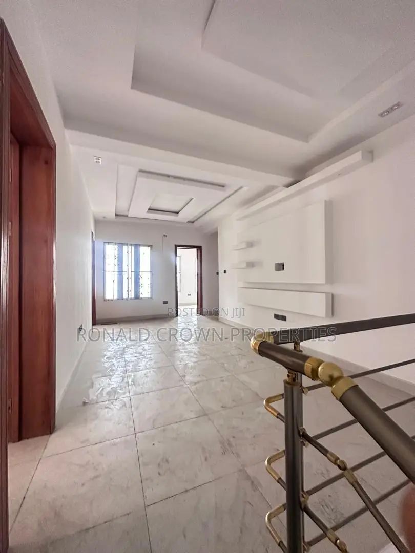 4bdrm Maisonette in Victoria Island for sale