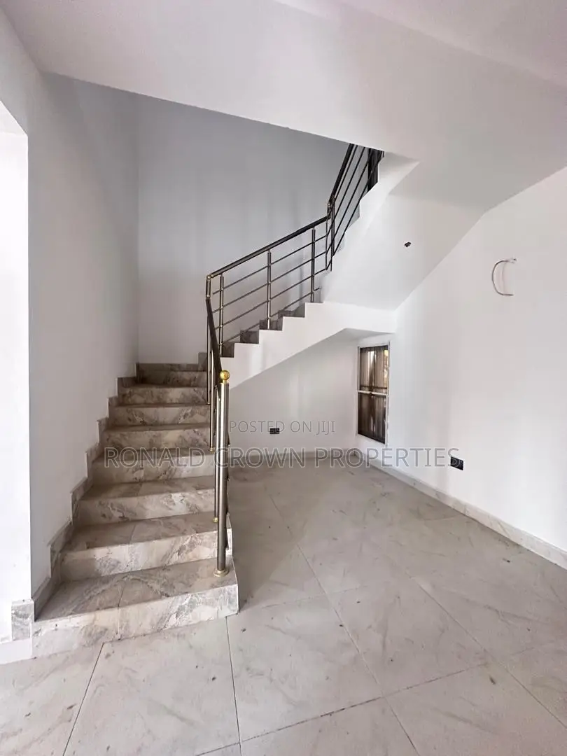 4bdrm Maisonette in Victoria Island for sale