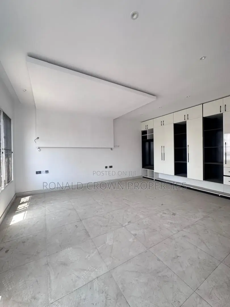 4bdrm Maisonette in Victoria Island for sale