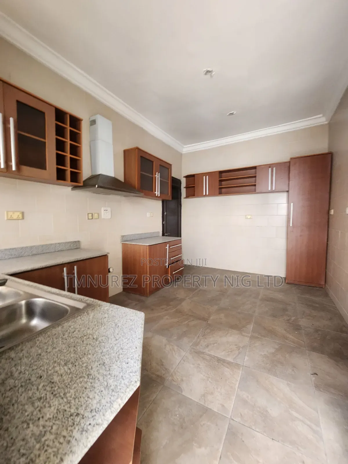 3bdrm Apartment in Chevron for rent